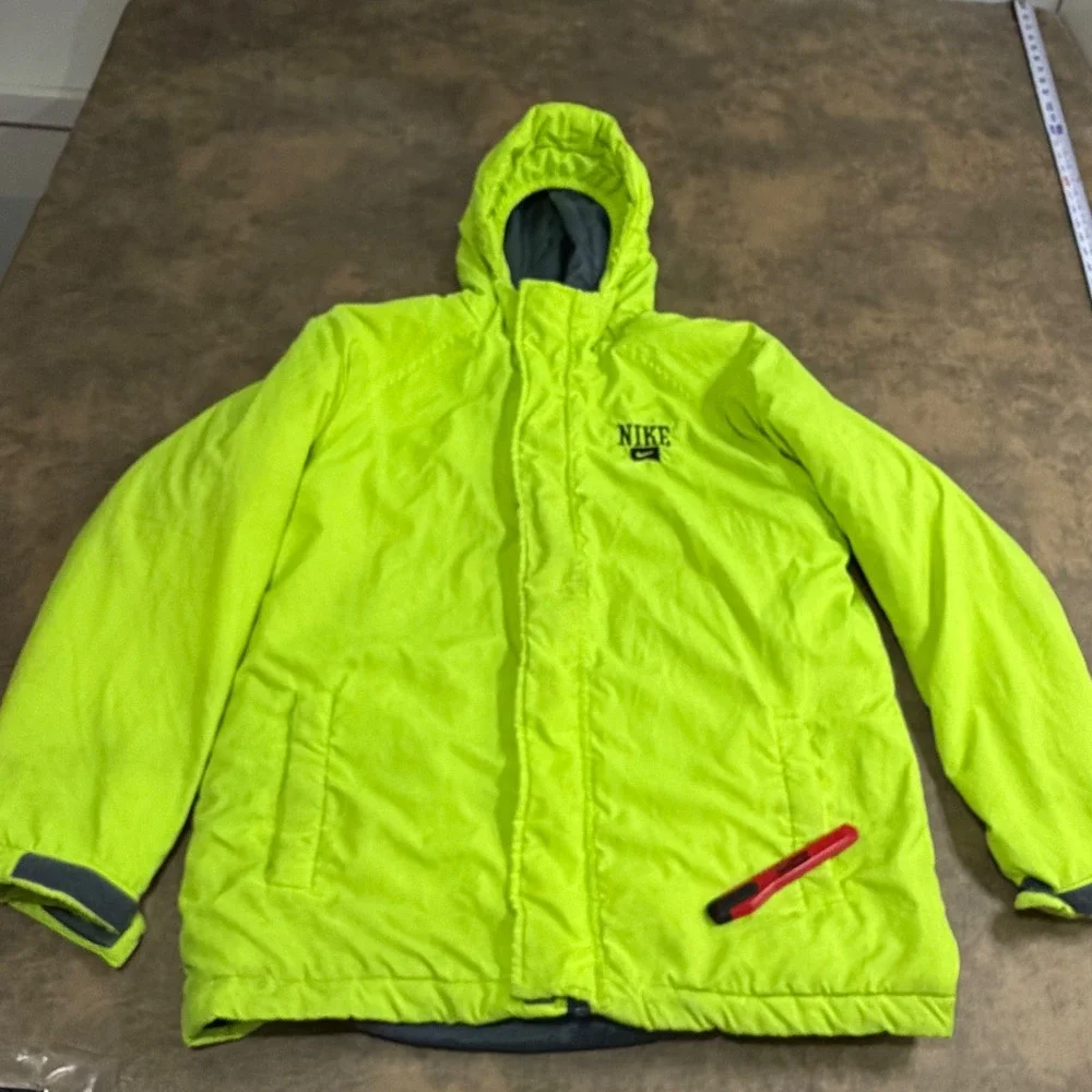 Nike Puffer Jacket Kids Medium M Neon Volt Green Hooded Full Zip 6438-364-M